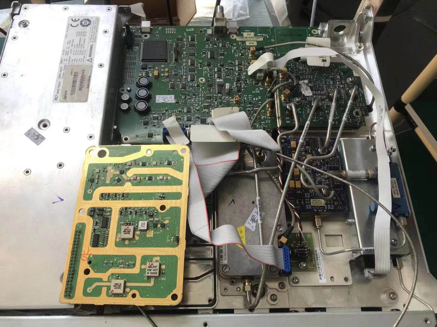 62cccb8ab838a.jpg 維修信號源RS主板.jpg